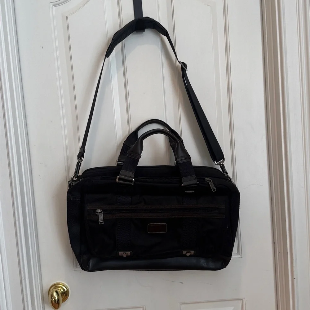 Tumi black computer bag. Like new.